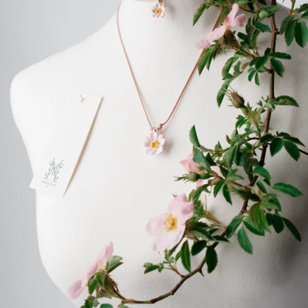 Ciondolo Rosa canina S in argento